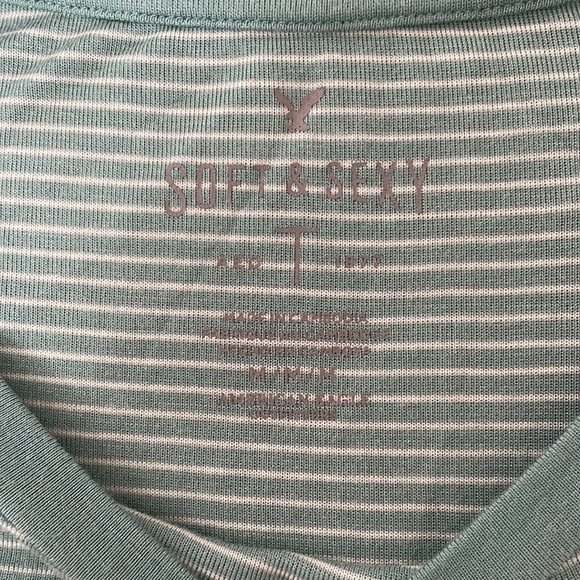 Women’s Medium Crop T-shirt- American Eagle - Picture 2 of 6